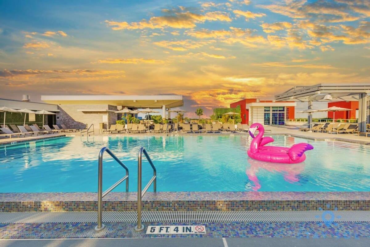 הוליווד Beachfront Resort - Hot Tub & Pool- Near Beach מראה חיצוני תמונה